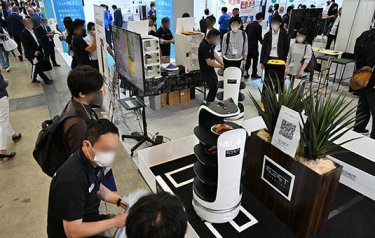 複数座り 商談の様子